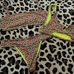 Frankies floral bikini 3 pieces size medium
